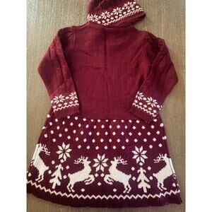 Size 5 Christmas sweater dress
Dark purple color w/ white.
Beanie hat to match